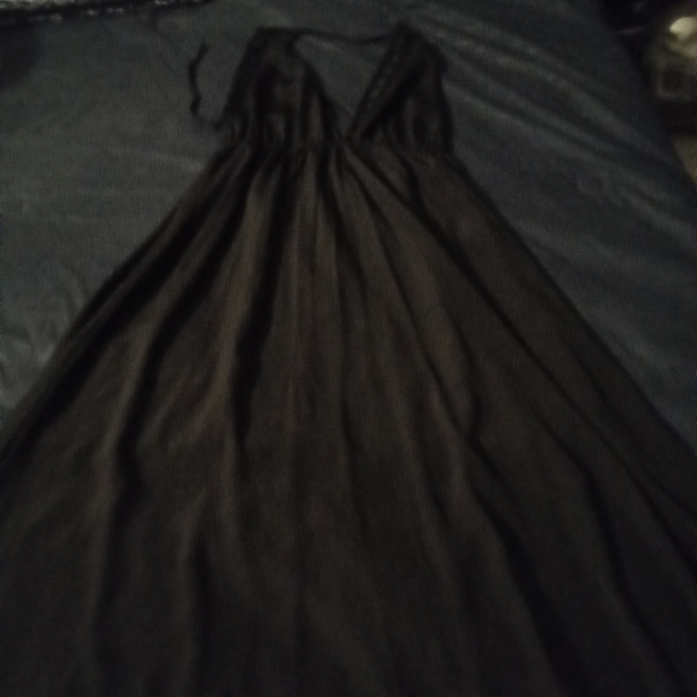 Ali & Kris medium black maxi dress - Picture 14 of 14